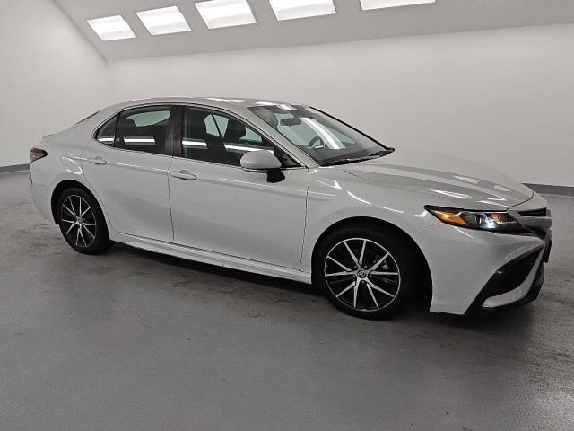 4T1G31AK4PU050040 - 2023 TOYOTA CAMRY SE NIGHT SHADE SILVER photo 4