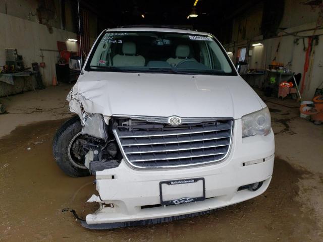 2A8HR64X99R548271 - 2009 CHRYSLER TOWN & COU LIMITED WHITE photo 5