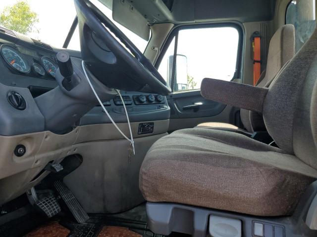 1FUJGEDR8HLHZ7979 - 2017 FREIGHTLINER CASCADIA 1 BLACK photo 5