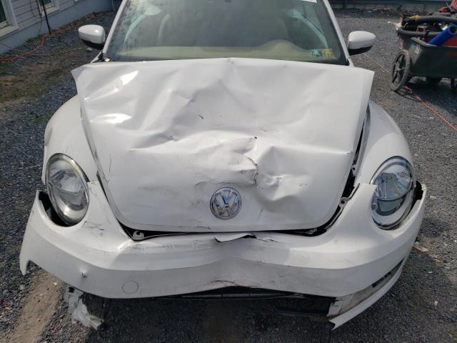 3VW5P7AT0DM823899 - 2013 VOLKSWAGEN BEETLE WHITE photo 11