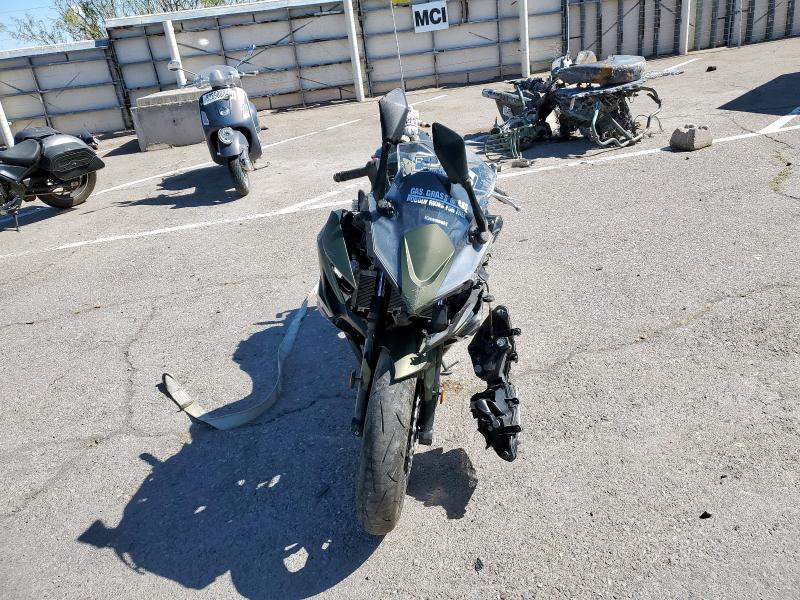 ML5EXER13RDAC6391 - 2024 KAWASAKI EX650 R ორფეროვანი ფოტო 2