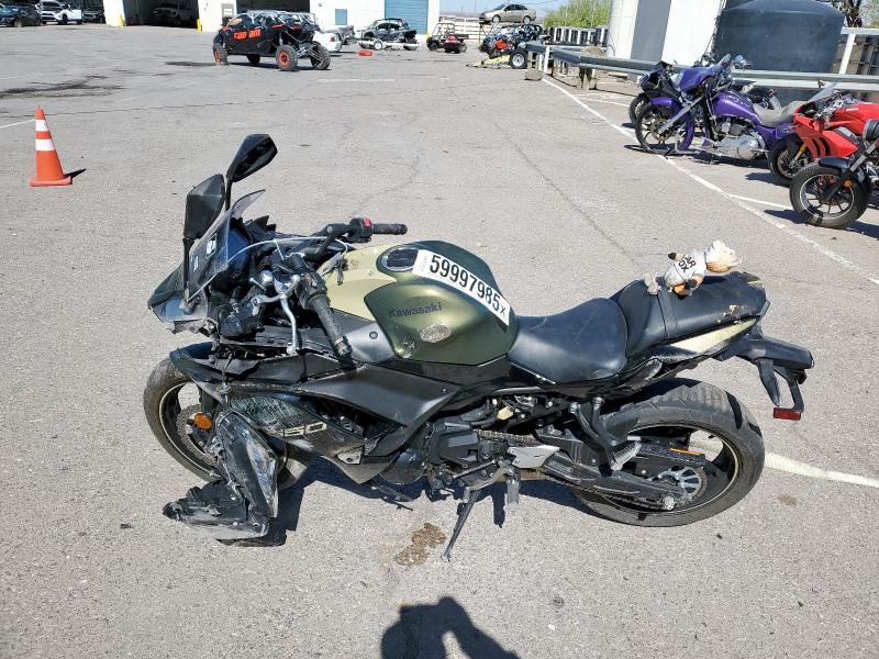 ML5EXER13RDAC6391 - 2024 KAWASAKI EX650 R ორფეროვანი ფოტო 3