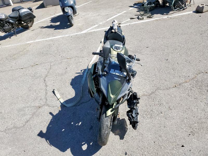 ML5EXER13RDAC6391 - 2024 KAWASAKI EX650 R ორფეროვანი ფოტო 5