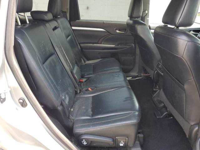5TDJKRFH9GS501427 - 2016 TOYOTA HIGHLANDER XLE 银色 照片 11