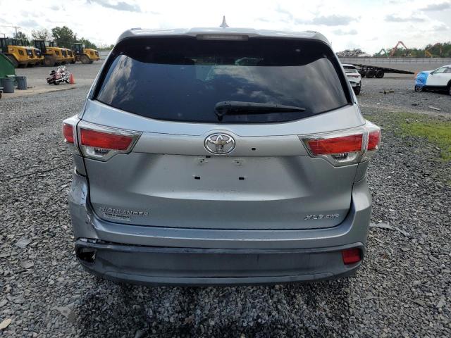 5TDJKRFH9GS501427 - 2016 TOYOTA HIGHLANDER XLE 银色 照片 6