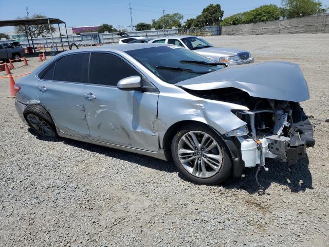 4T1BF1FK0GU251931 - 2016 TOYOTA CAMRY LE SILVER photo 4