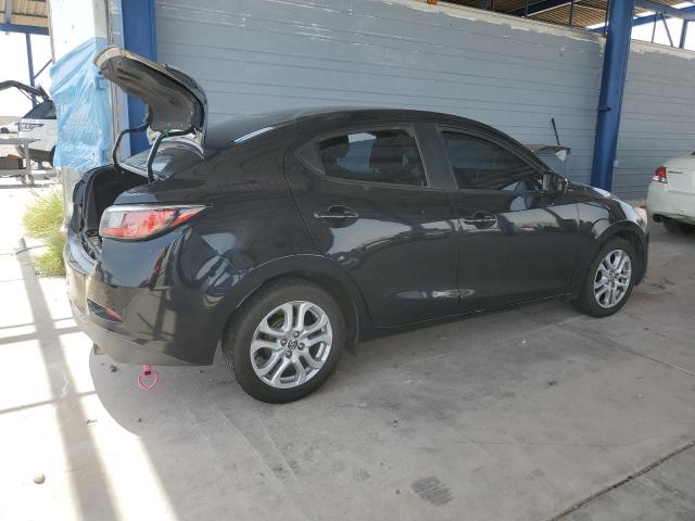 3MYDLBZV9GY127818 - 2016 TOYOTA SCION IA BLACK photo 3