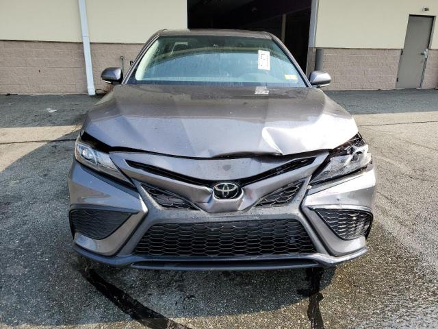 4T1G11AKXPU151704 - 2023 TOYOTA CAMRY SE NIGHT SHADE GRAY photo 5