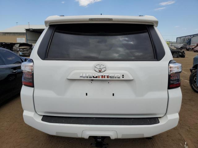 JTEMU5JR8P6143281 - 2023 TOYOTA 4RUNNER SE WHITE photo 6