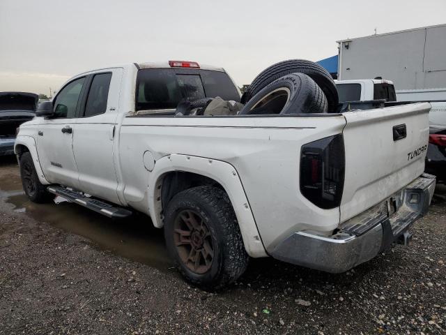 5TFRY5F19FX190068 - 2015 TOYOTA TUNDRA DOUBLE CAB SR/SR5 WHITE photo 2