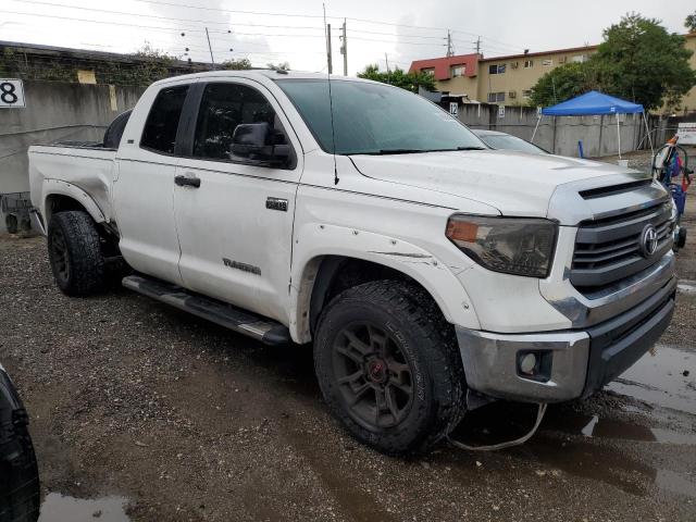 5TFRY5F19FX190068 - 2015 TOYOTA TUNDRA DOUBLE CAB SR/SR5 WHITE photo 4