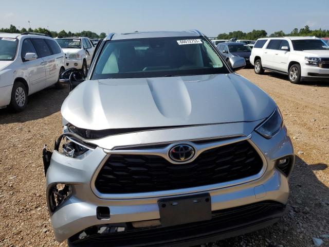 5TDGZRBH8MS086382 - 2021 TOYOTA HIGHLANDER XLE Silber Foto 5