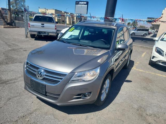 WVGBV7AX4BW528697 - 2011 VOLKSWAGEN TIGUAN S GRAY photo 2