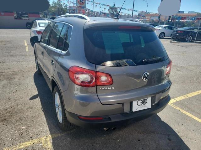 WVGBV7AX4BW528697 - 2011 VOLKSWAGEN TIGUAN S GRAY photo 3