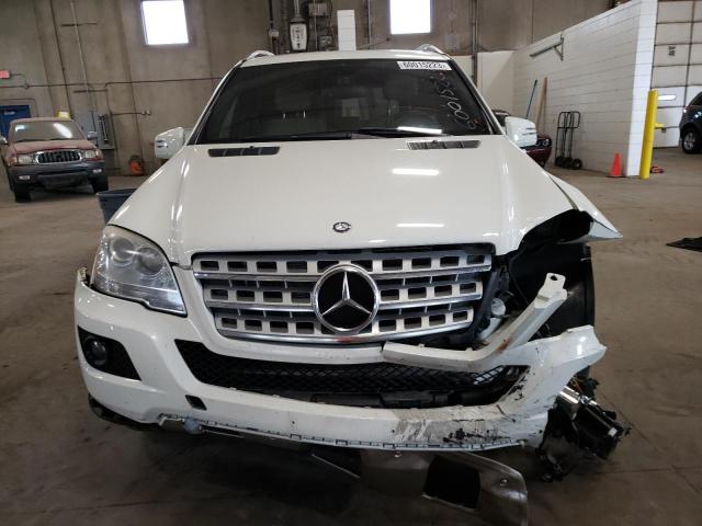 4JGBB8GB5BA685727 - 2011 MERCEDES-BENZ ML 350 4MATIC WHITE photo 5