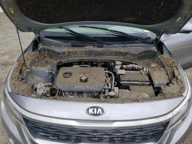 KNDERCAA2M7120657 - 2021 KIA SELTOS EX SILVER photo 12