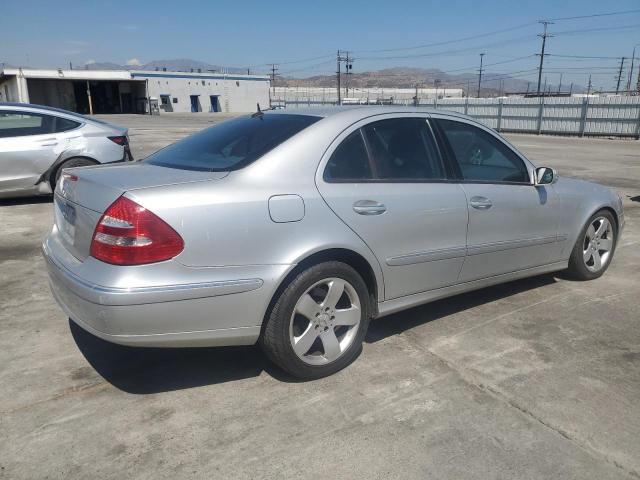 WDBUF70J05A613463 - 2005 MERCEDES-BENZ E 500 SILVER photo 3