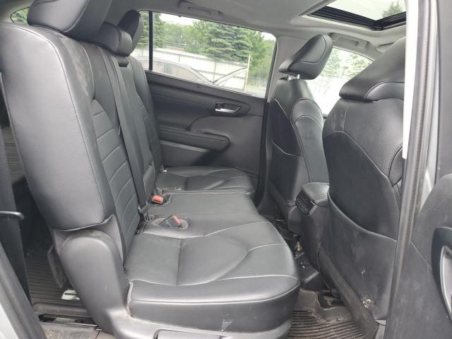 5TDGZRBH5MS059365 - 2021 TOYOTA HIGHLANDER XLE SILVER photo 11