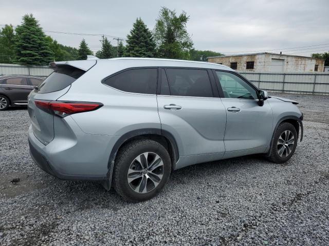 5TDGZRBH5MS059365 - 2021 TOYOTA HIGHLANDER XLE SILVER photo 3