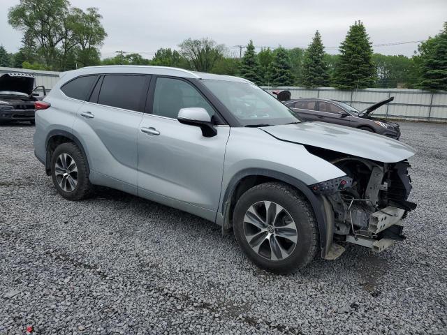 5TDGZRBH5MS059365 - 2021 TOYOTA HIGHLANDER XLE SILVER photo 4