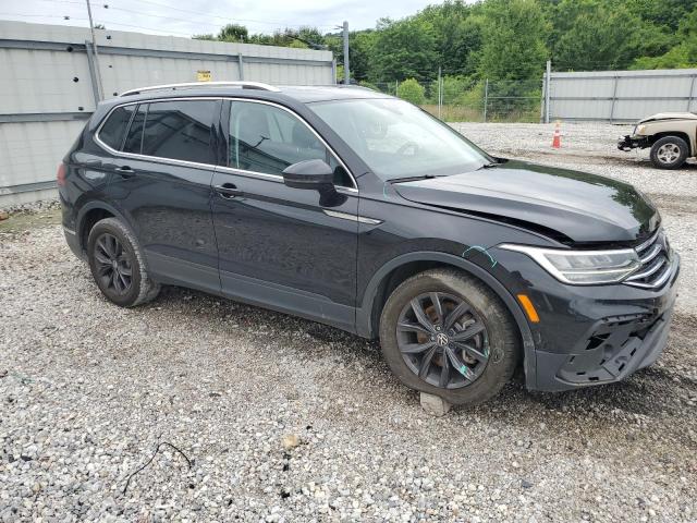 3VVNB7AX8RM032615 - 2024 VOLKSWAGEN TIGUAN SE BLACK photo 4