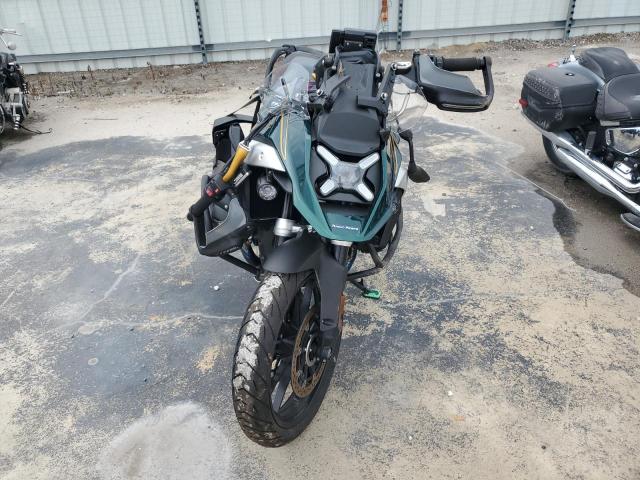WB10M2307R6J11941 - 2024 BMW R 1300 GS GREEN photo 2