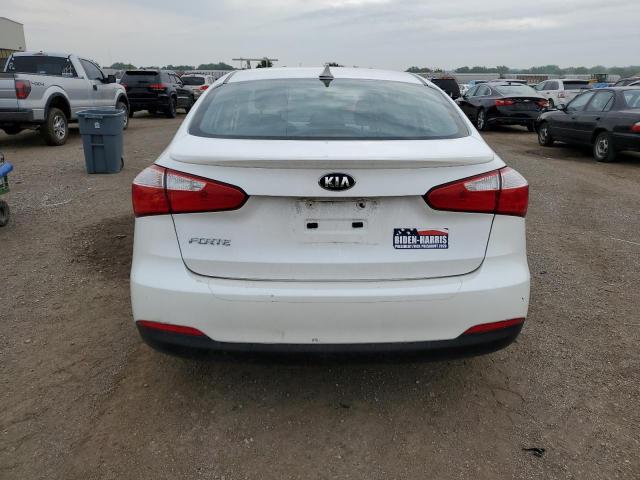 KNAFX4A64F5437279 - 2015 KIA FORTE LX WHITE photo 6