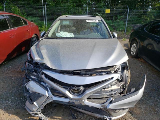 4T1G11BK1RU113280 - 2024 TOYOTA CAMRY SE NIGHT SHADE SILVER photo 5