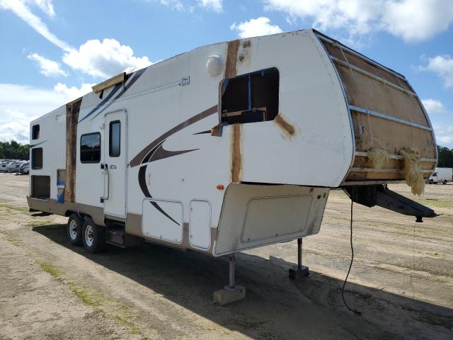 4YDF29B2X5J460014 - 2005 KEYSTONE LAREDO WHITE photo 1