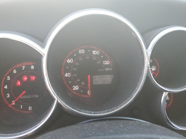 2T1KR32E35C496076 - 2005 TOYOTA MATRIX XR WHITE photo 9