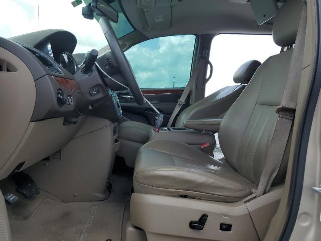 2C4RC1CG1CR246286 - 2012 CHRYSLER TOWN & COU TOURING L TAN photo 7