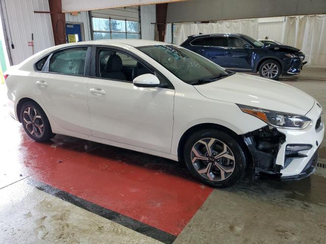 3KPF24AD8KE103822 - 2019 KIA FORTE FE WHITE photo 4