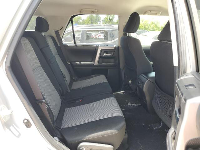 JTEBU5JR8G5335555 - 2016 TOYOTA 4RUNNER SR5/SR5 PREMIUM 银色 照片 11