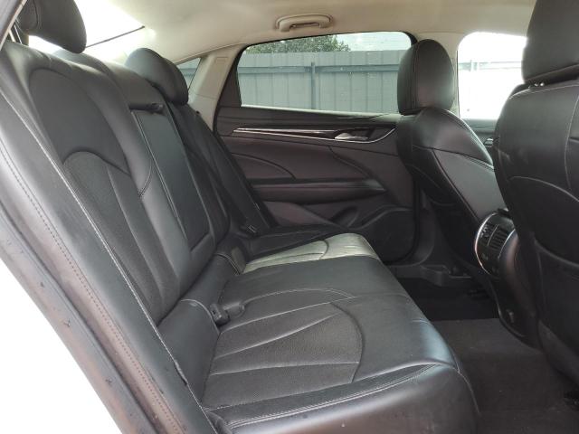 1G4ZP5SZ6JU126056 - 2018 BUICK LACROSSE ESSENCE WHITE photo 10