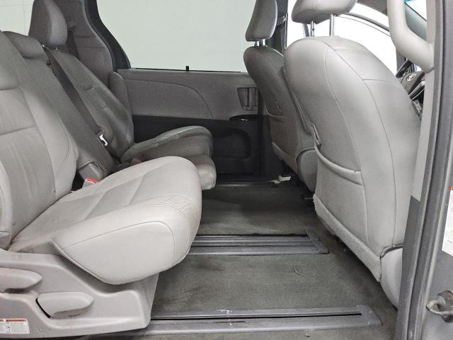 5TDYK3DC3FS672725 - 2015 TOYOTA SIENNA XLE 银色 照片 10
