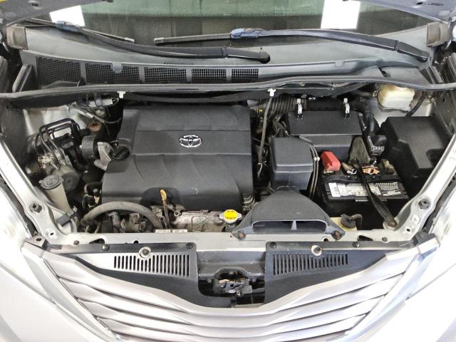 5TDYK3DC3FS672725 - 2015 TOYOTA SIENNA XLE 银色 照片 11