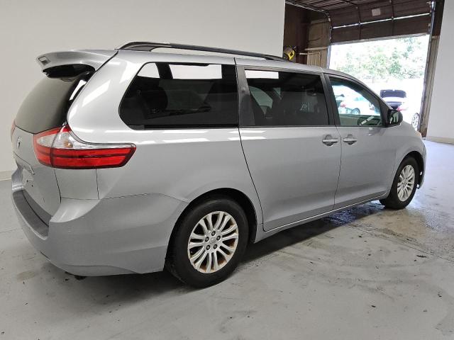 5TDYK3DC3FS672725 - 2015 TOYOTA SIENNA XLE 银色 照片 3