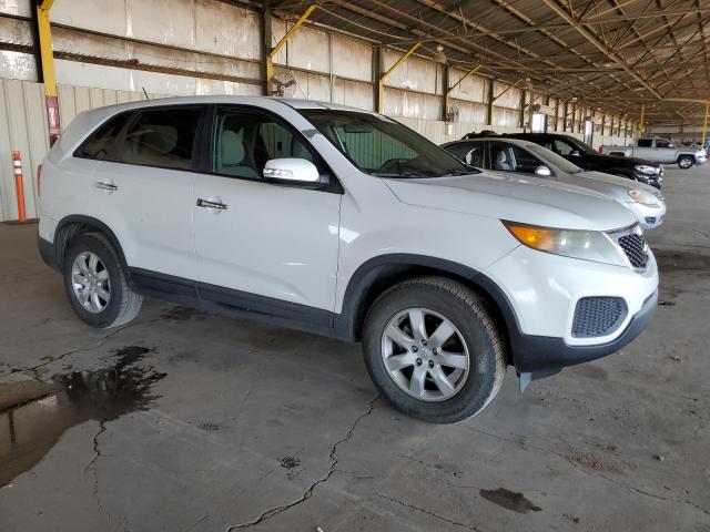 5XYKT3A12BG051134 - 2011 KIA SORENTO BASE WHITE photo 4