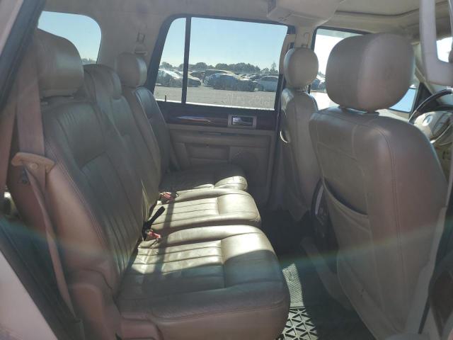 5LMFU285X5LJ17139 - 2005 LINCOLN NAVIGATOR CREAM photo 11