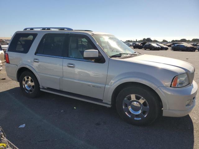 5LMFU285X5LJ17139 - 2005 LINCOLN NAVIGATOR CREAM photo 4