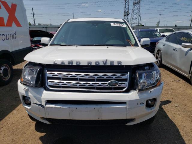 SALFR2BG2DH331684 - 2013 LAND ROVER LR2 HSE WHITE photo 5