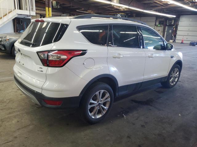 1FMCU9GD4JUD23584 - 2018 FORD ESCAPE SE WHITE photo 3