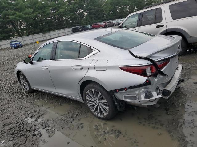 58ADA1C12MU004756 - 2021 LEXUS ES 300H SILVER photo 2