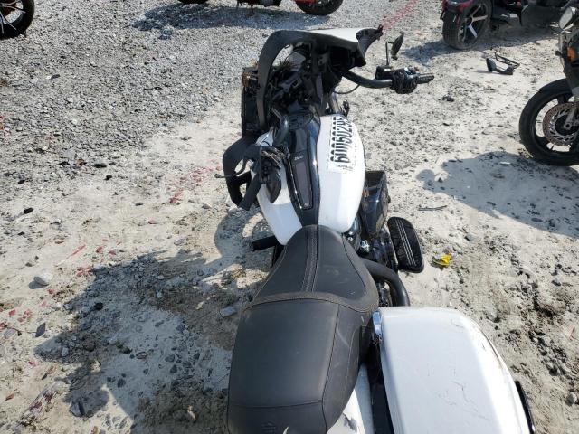 1HD1KH712RB649116 - 2024 HARLEY-DAVIDSON FLTRX 白色 照片 6