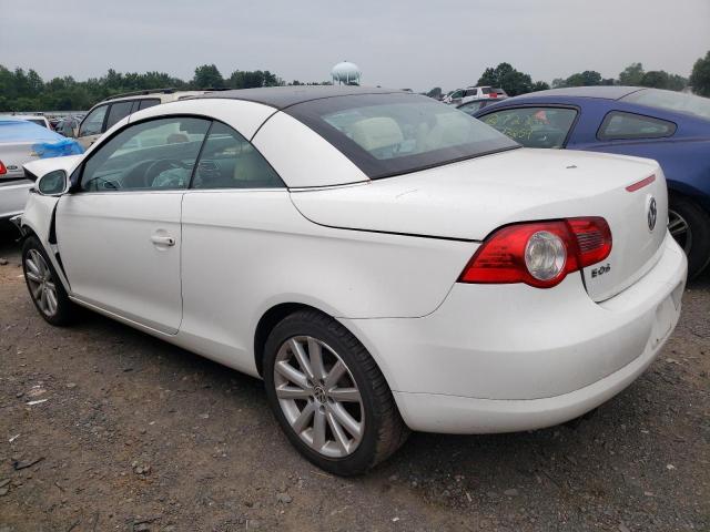 WVWFA71F47V044437 - 2007 VOLKSWAGEN EOS 2.0T LUXURY WHITE photo 2