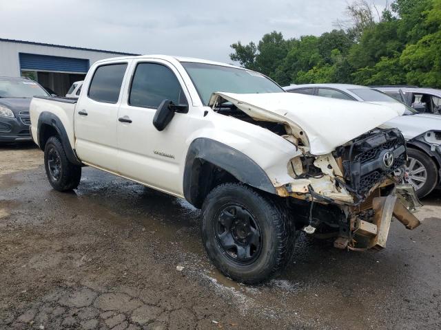 5TFJU4GN3BX007651 - 2011 TOYOTA TACOMA DOUBLE CAB PRERUNNER WHITE photo 4