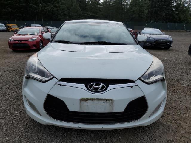 KMHTC6AD4CU063569 - 2012 HYUNDAI VELOSTER WHITE photo 5