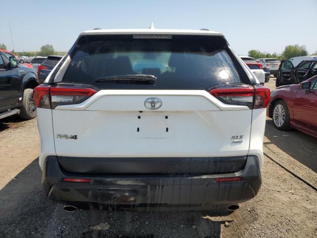 2T3R1RFV5LW101191 - 2020 TOYOTA RAV4 XLE WHITE photo 6
