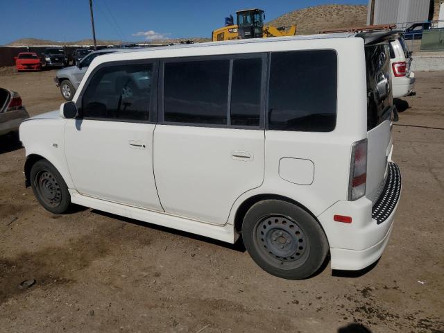 JTLKT334250216220 - 2005 TOYOTA SCION XB WHITE photo 2