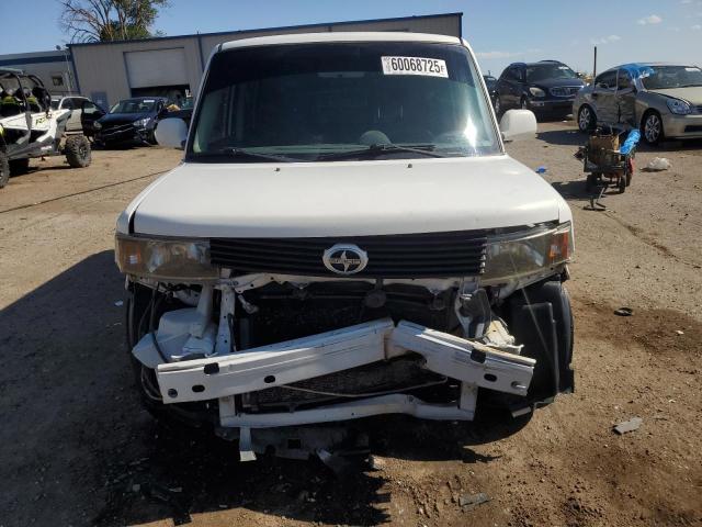 JTLKT334250216220 - 2005 TOYOTA SCION XB WHITE photo 5